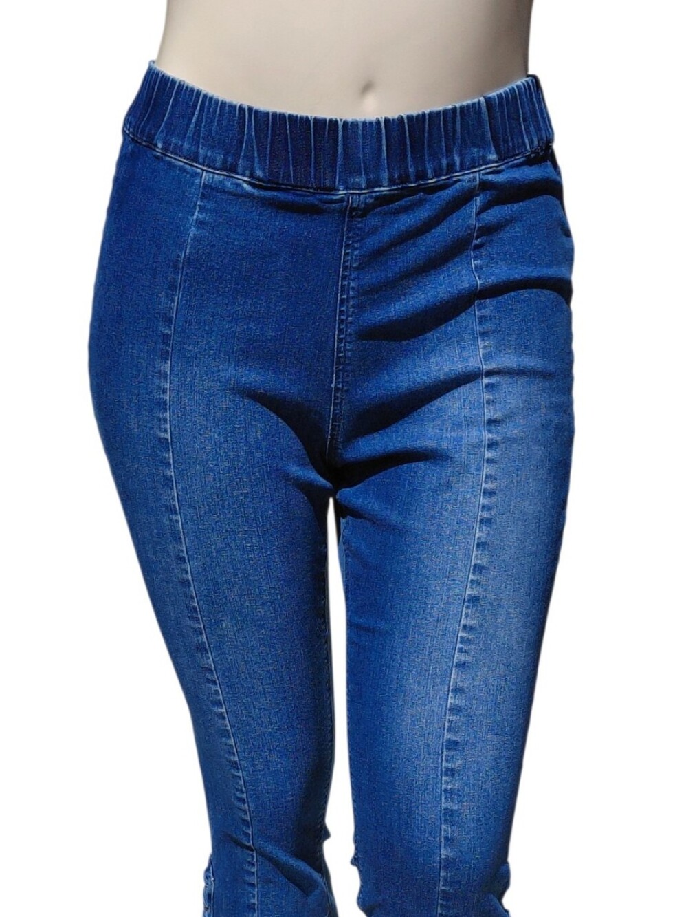 8405...Women's Pull-On Capri Jeans Size 30, 20" Inseam 11 1/2" Rise - Picture 2 of 6